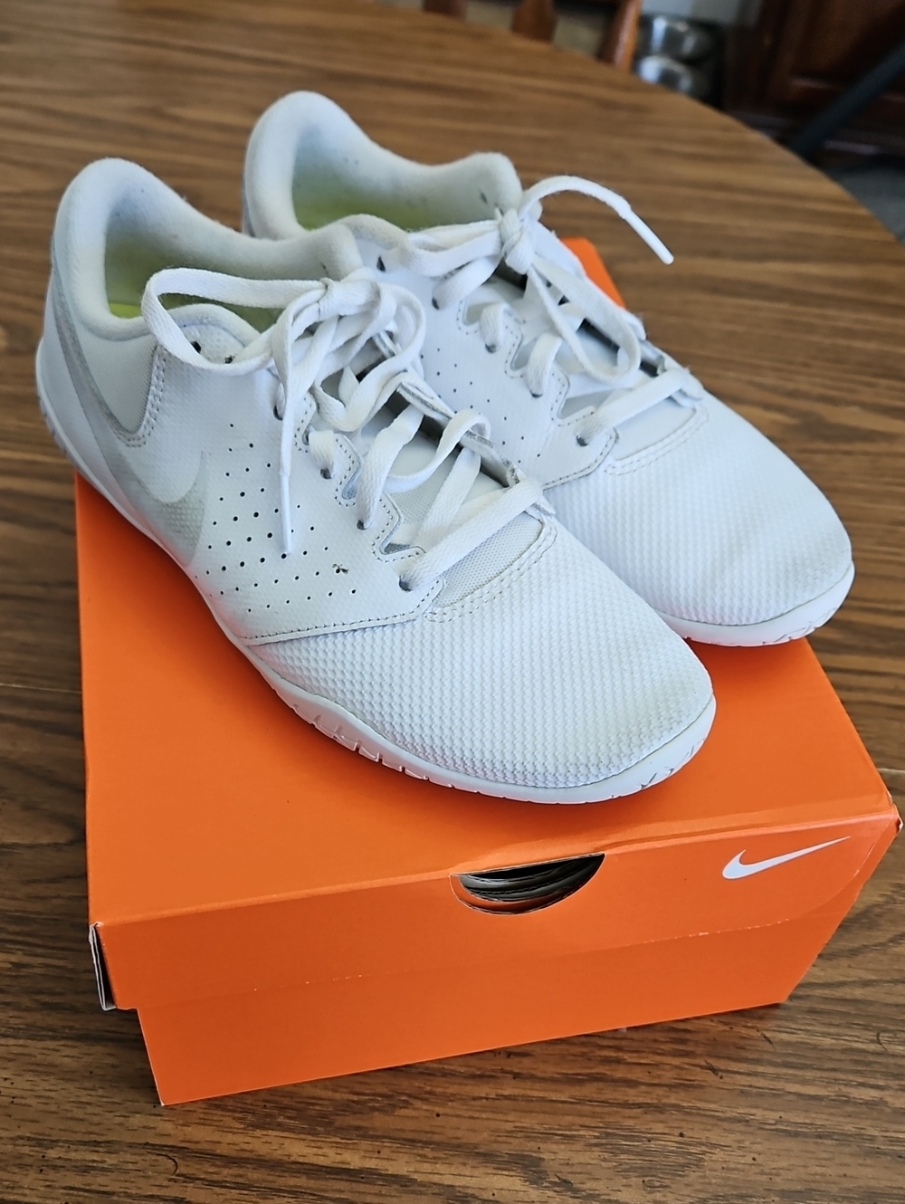 Nike Women’s Sideline Cheer Shoes